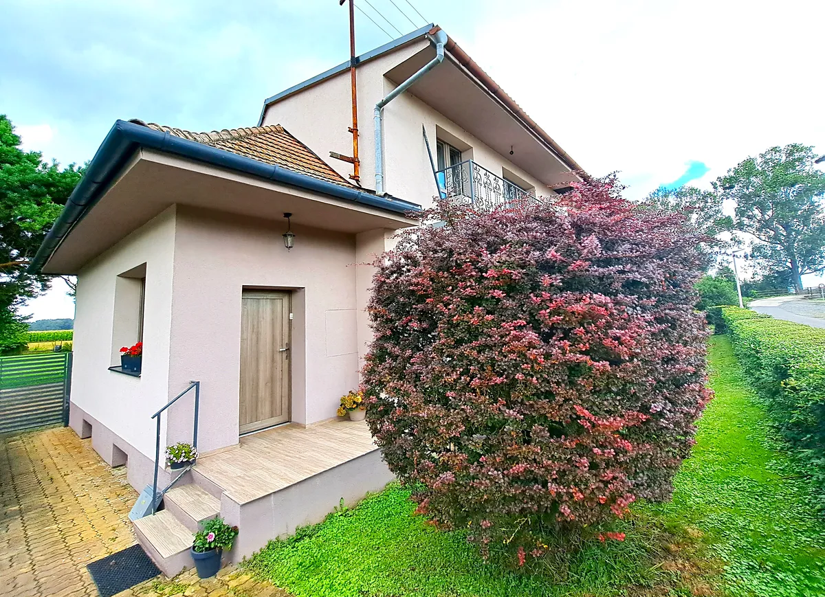 Prodej rodinného domu 200 m², pozemek 963 m²